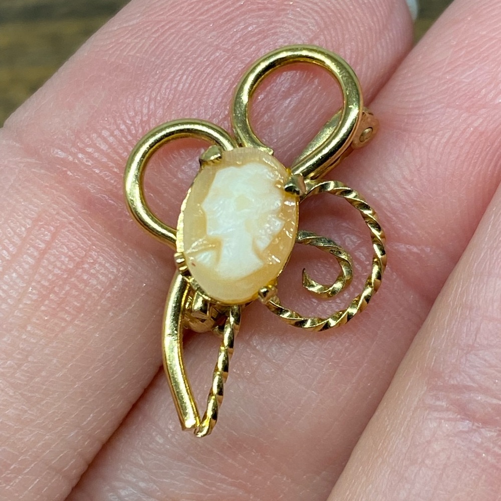 Wells 14k GF Cameo Brooch Vintage